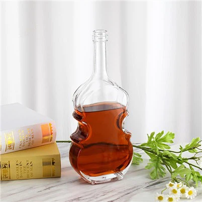 Alkol İçin Süslü Cam Şişeler
